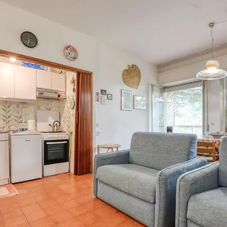 Appartement 1 Bedroom Awesome In San Saturnino