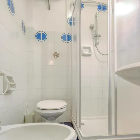 1 Bedroom Awesome In San Saturnino * Bracco