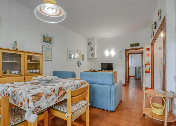 Lägenhet 1 Bedroom Awesome In San Saturnino Bracco